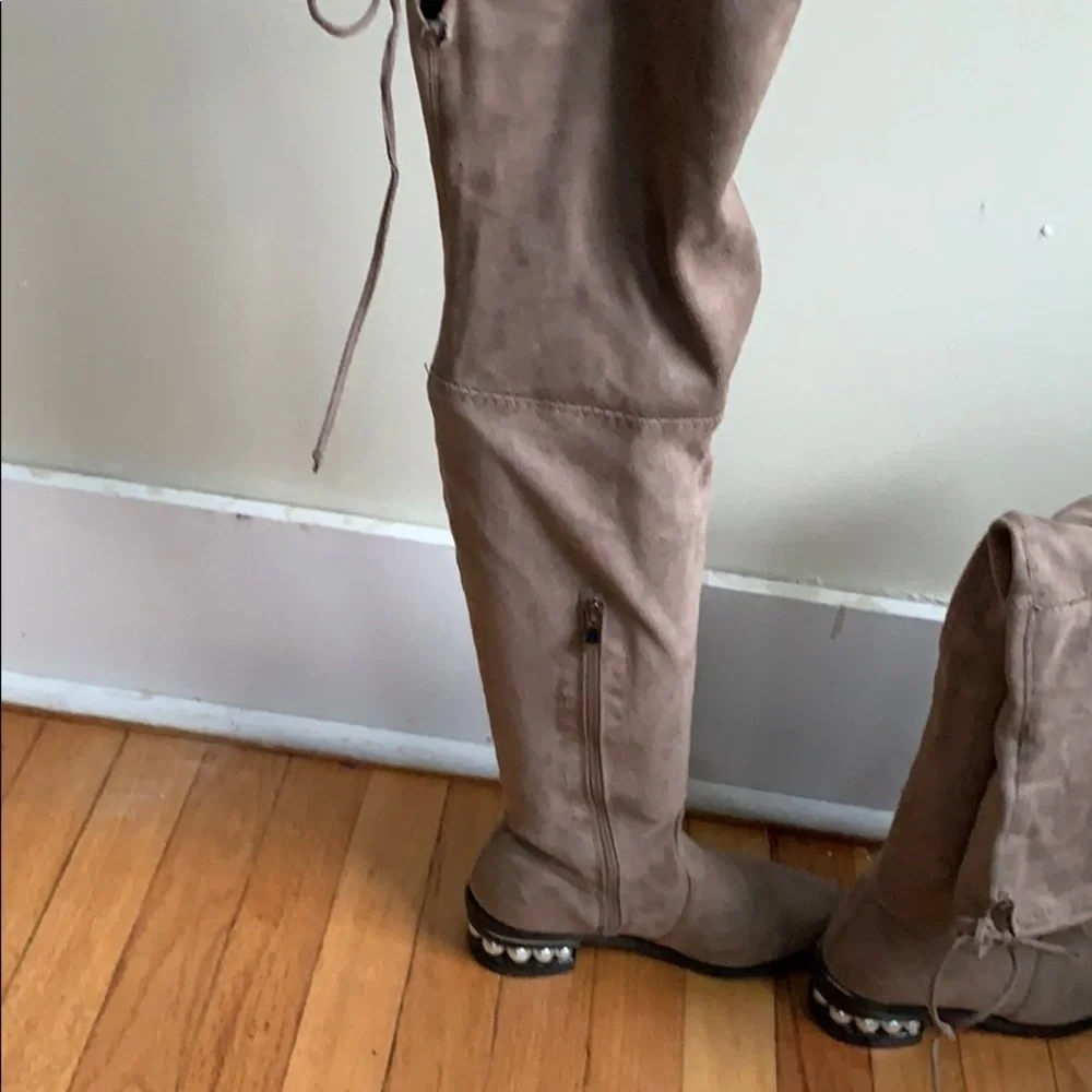 Catherine Malandrino grey suede boots shoe